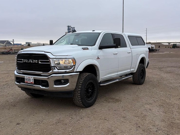 2020-ram-2500-big-horn-image-1