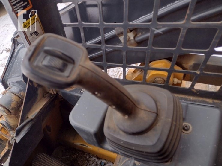 2019-deere-317g-image-9