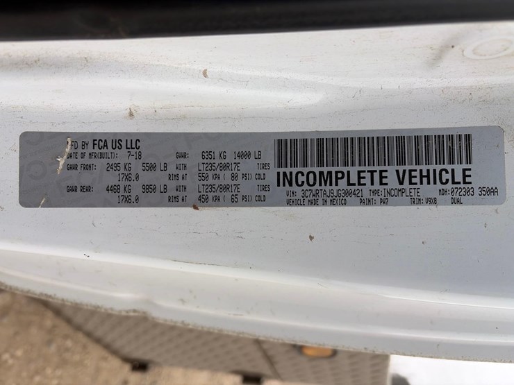 2018-dodge-3500-image-2