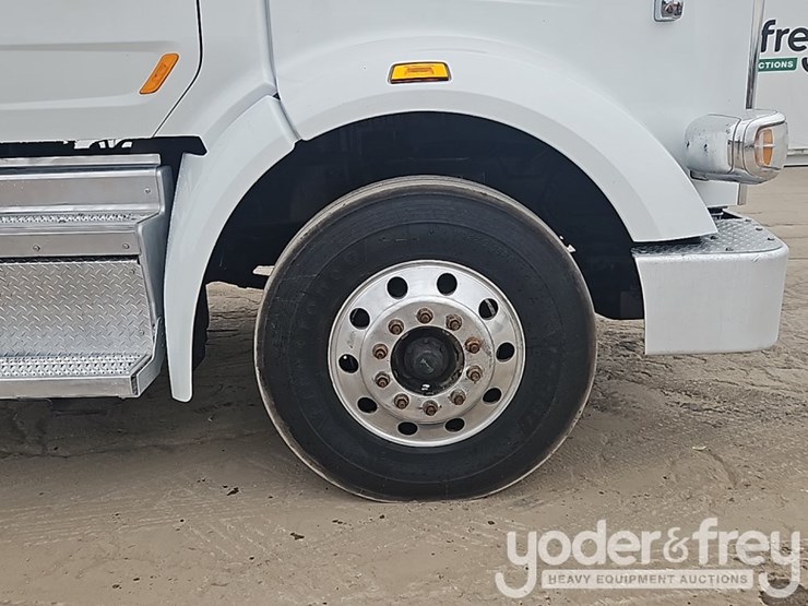 2020-peterbilt-567-image-11