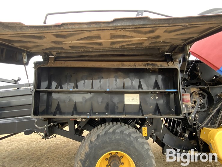 2013-new-holland-340-image-10