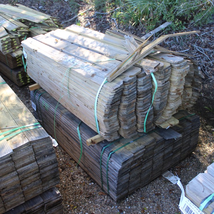 #24624 • 2 BUNDLES OF 5/8IN X 6FT FENCE BOARDS