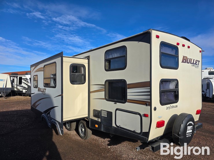2015-keystone-bullet-272bhs-travel-trailer-image-7