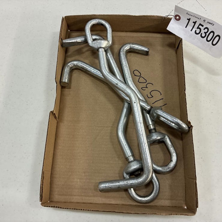 #115300 • ASSORTMENT OF HOOKS