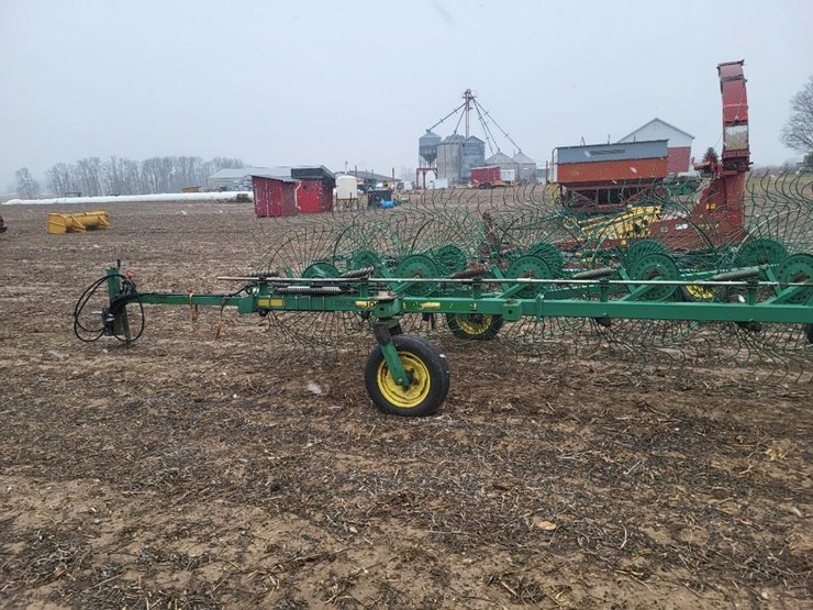 john-deere-704-image-3