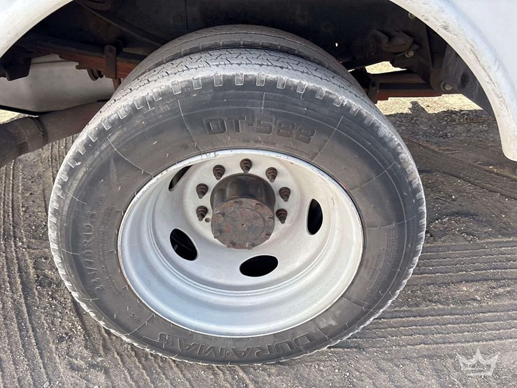 2014-ford-f550-image-46