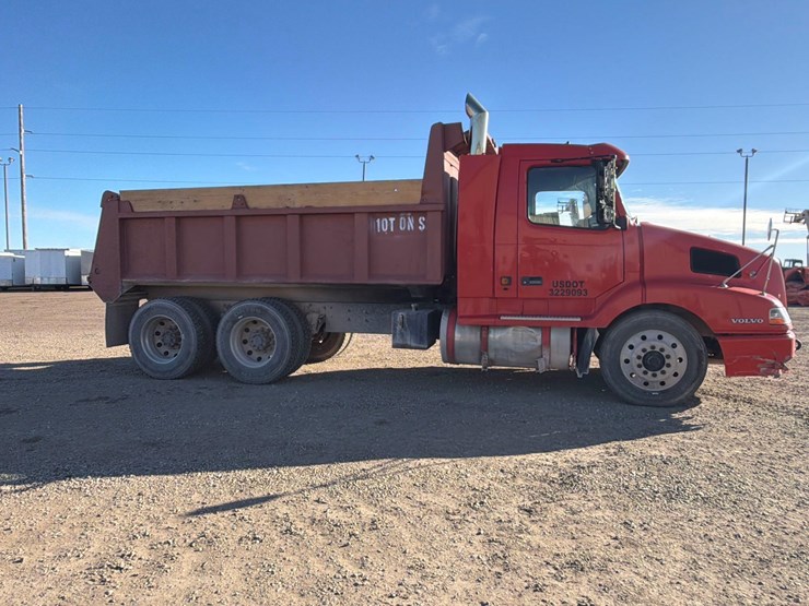 1999-volvo-vnl42t-dump-truck-image-4
