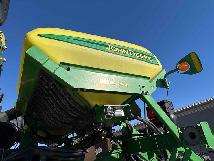john-deere-1790-ccs-image-32