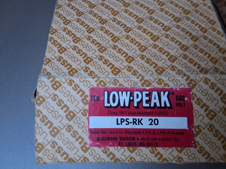 #310-•-box-of-assorted-fuses,-unused-image-5