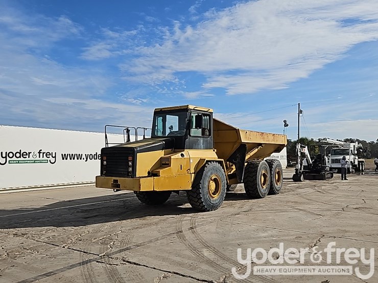 2008-caterpillar-d250e-image-2