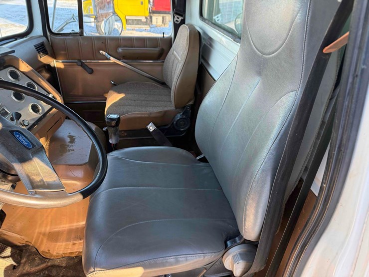 1996-ford-l-image-42