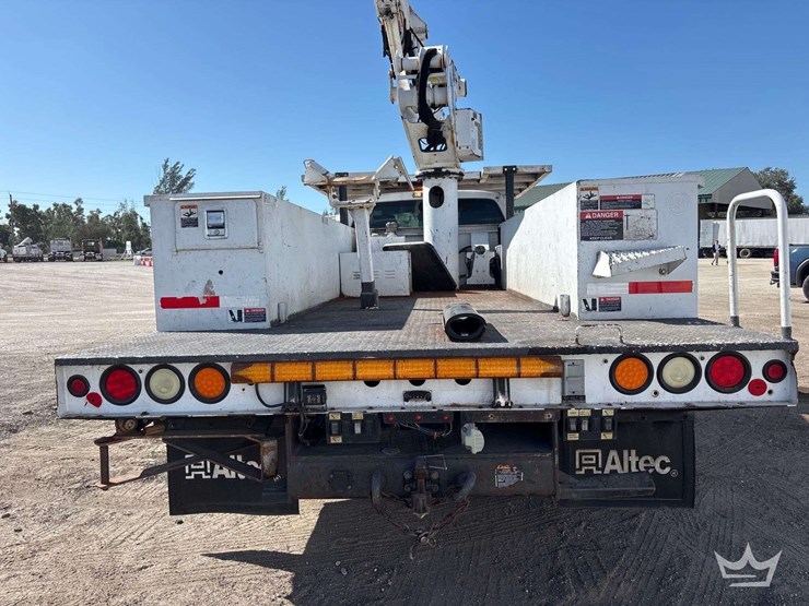 2014-ford-f550-image-26