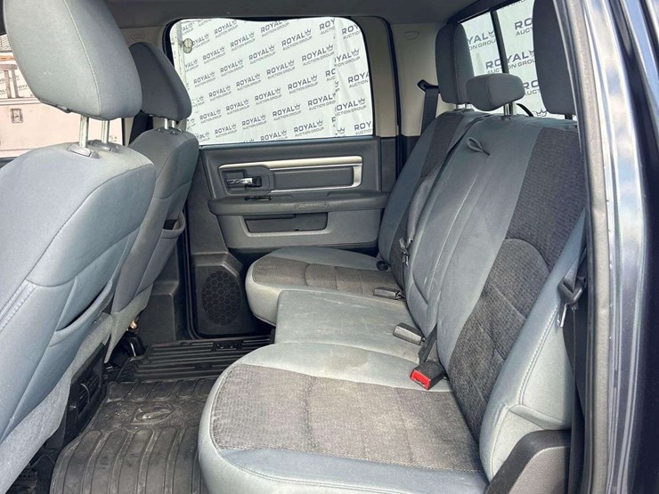 2013-dodge-1500-image-23