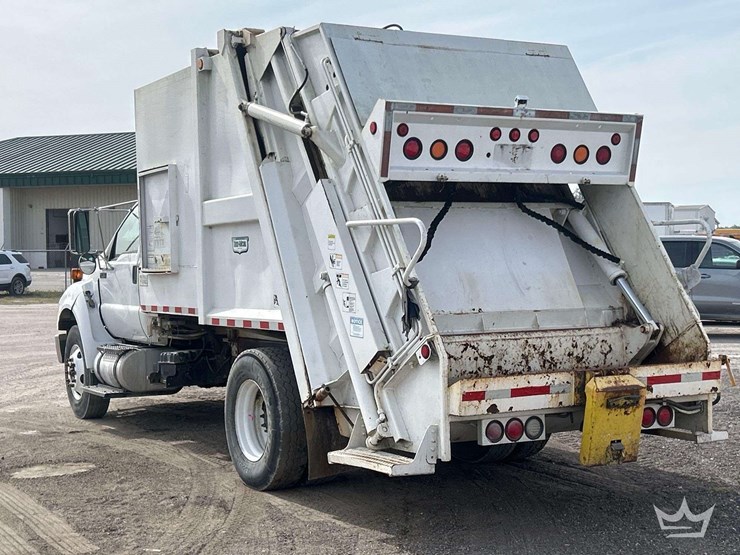 2013-ford-f750-image-4