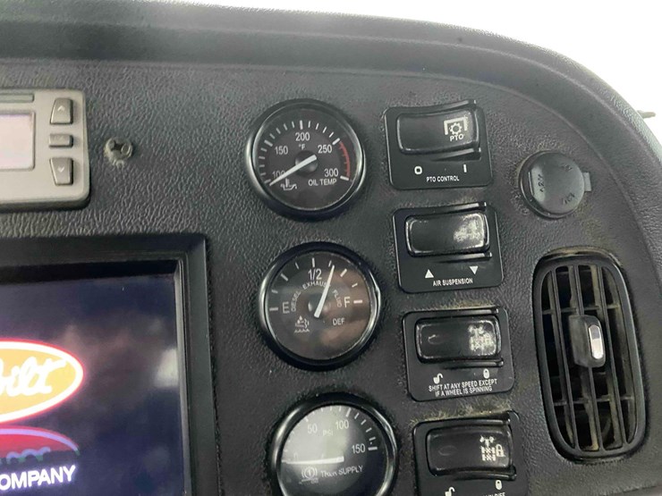 2014-peterbilt-365-image-70