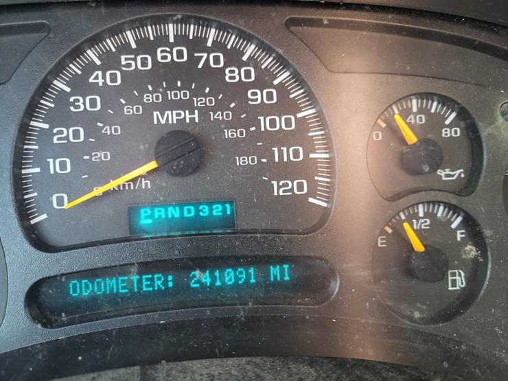 2004-chevrolet-2500hd-image-44