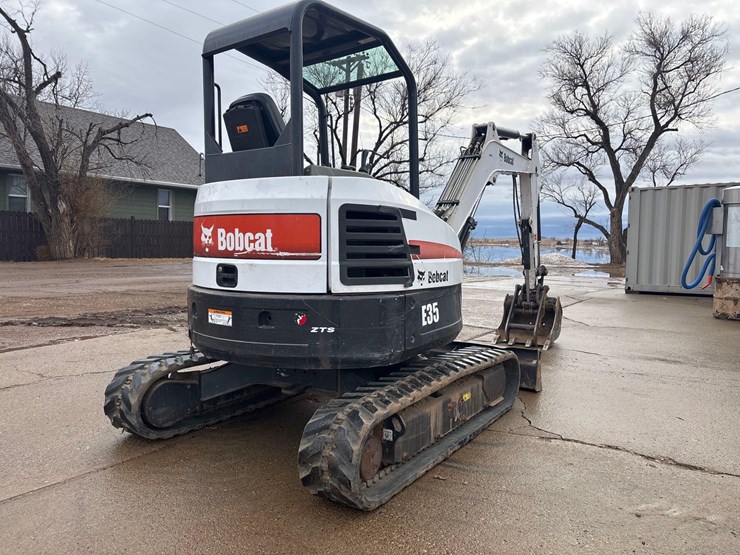 2013-bobcat-e35-image-1