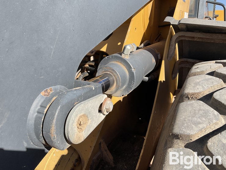 2013-deere-544k-image-16