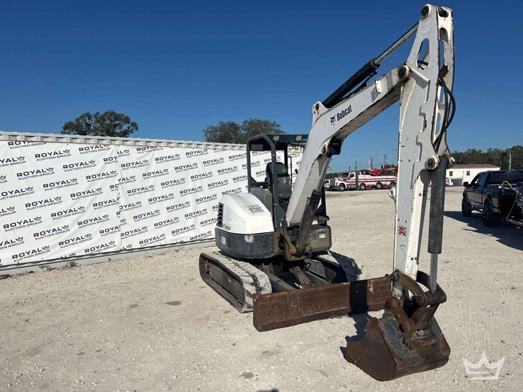 2011-bobcat-e50m-mini-excavator-image-2