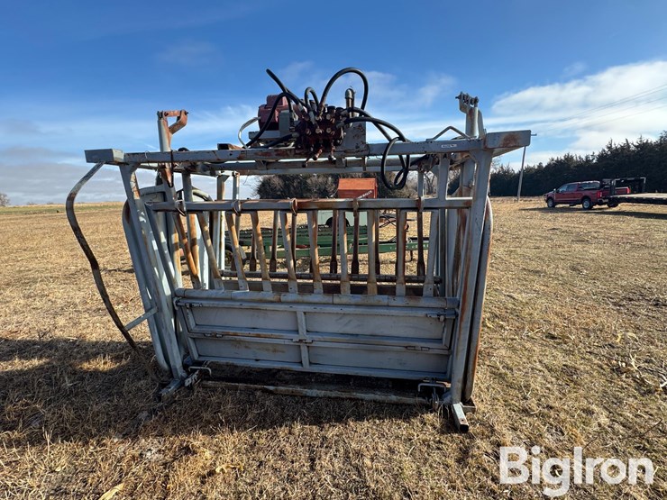 bowman-hydraulic-squeeze-chute-image-4