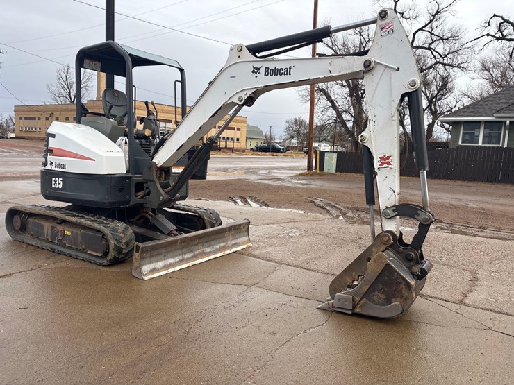 2013-bobcat-e35-image-3
