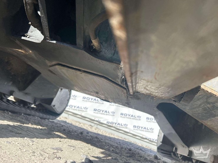 2011-bobcat-e50m-mini-excavator-image-21