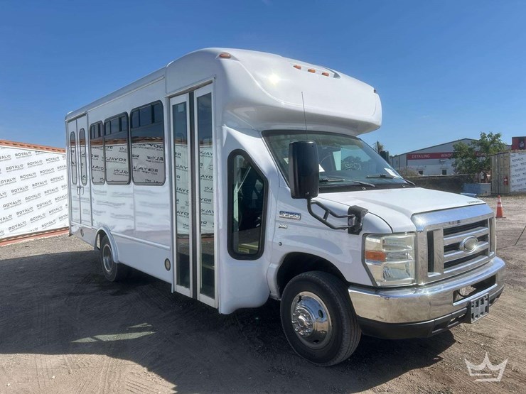 2016-ford-e350-image-3