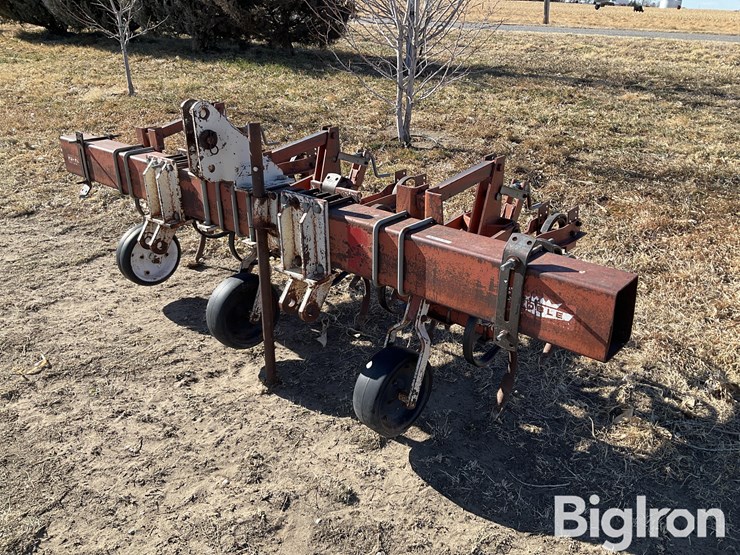 noble-2-row-s-tine-field-cultivator-image-1