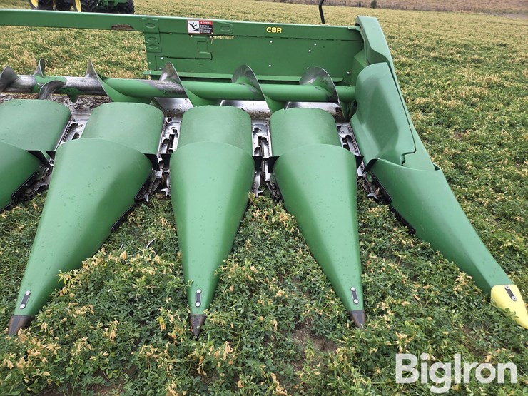 2022-john-deere-c8r-image-11