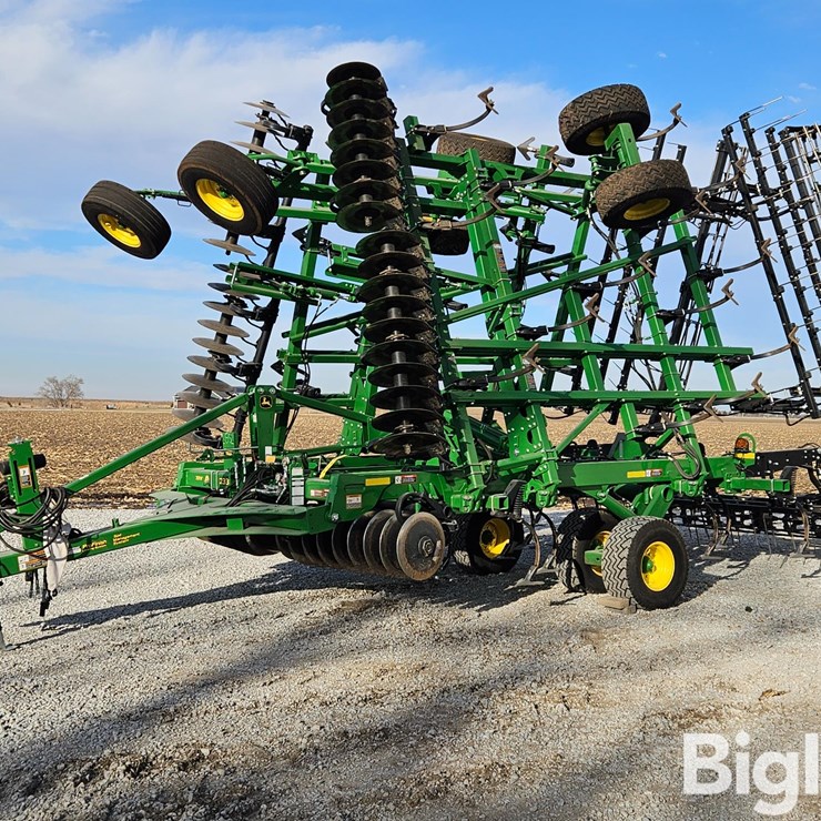 2022 JOHN DEERE 2330