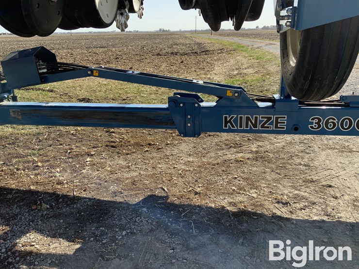 2009-kinze-3600-image-11