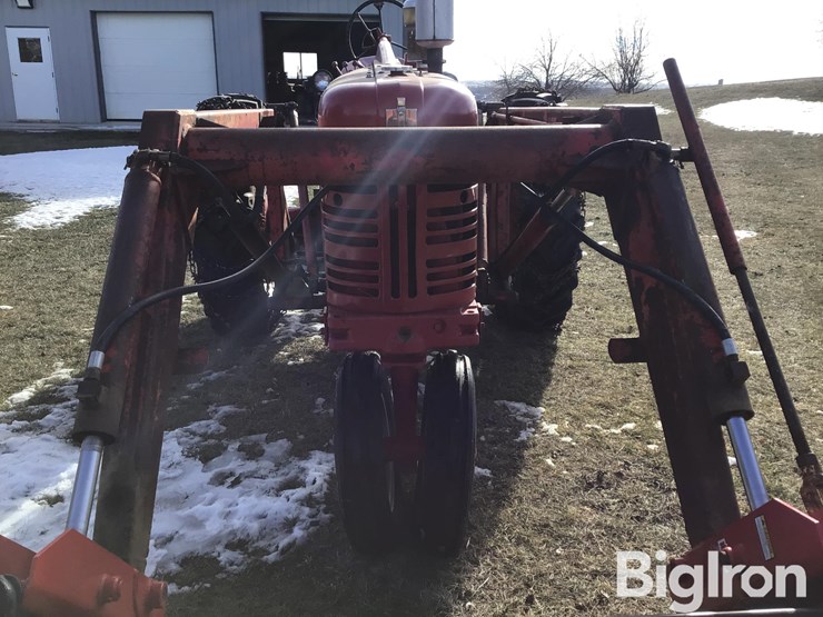1955-farmall-400-2wd-tractor-w/loader-&-frontier-blade-image-17