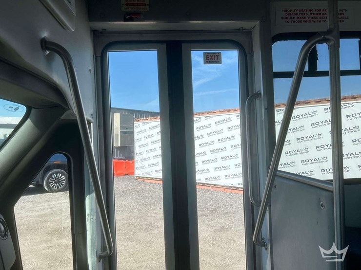 2016-ford-e350-image-14