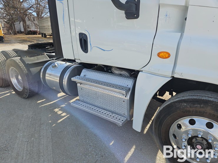 2017-freightliner-cascadia-125-image-20