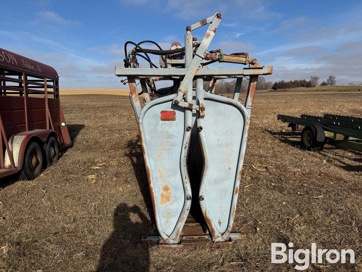 bowman-hydraulic-squeeze-chute-image-2