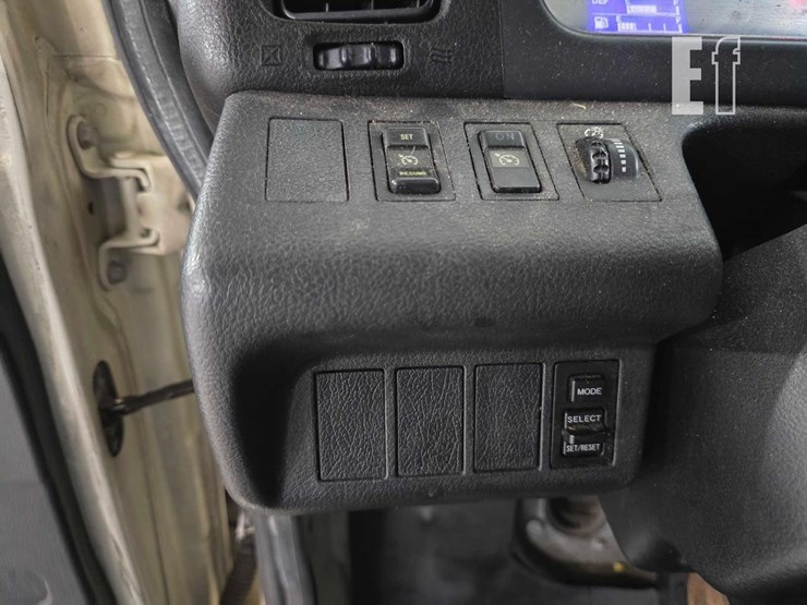 2015-hino-268-image-20