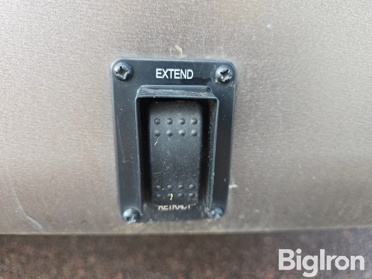 2018-forest-river-wildwood-28rlss-travel-trailer-image-17