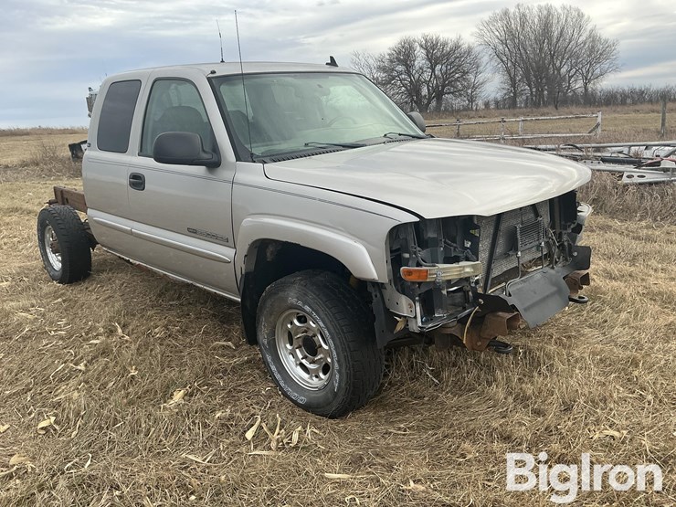 2006-gmc-sierra-2500-image-3
