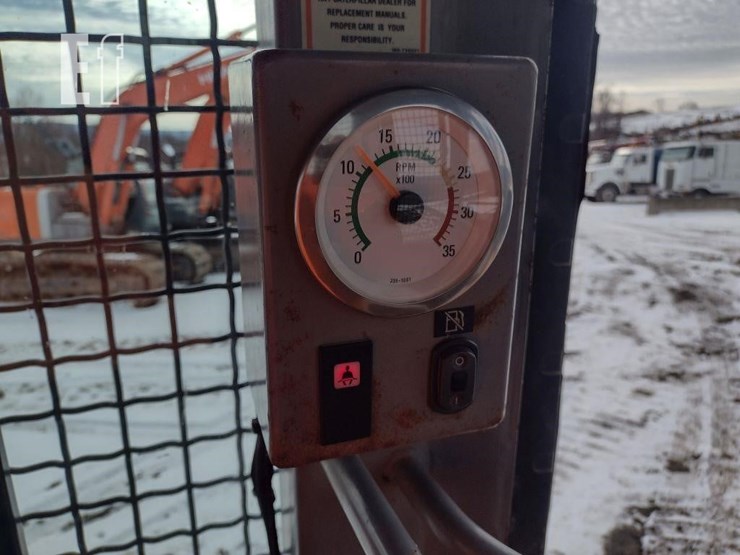 2005-caterpillar-d4g-xl-image-15