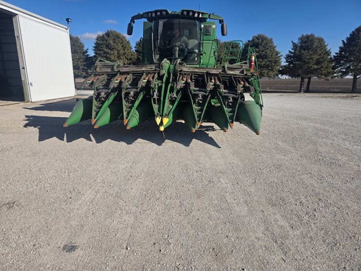 2021-john-deere-c12f-image-12