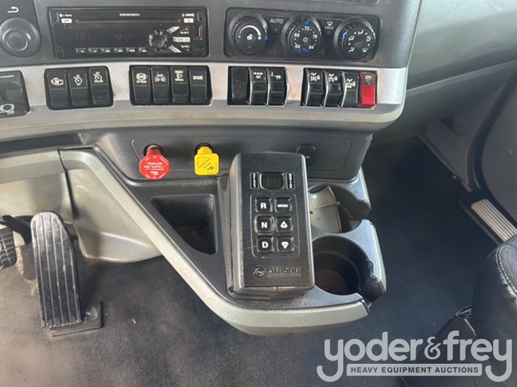 2021-kenworth-t880-image-33