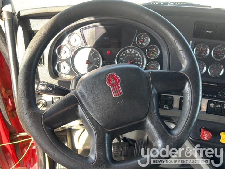 2021-kenworth-t880-image-34