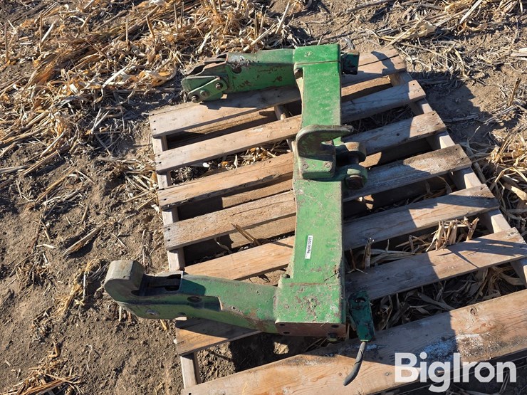 john-deere-quick-attach-image-2