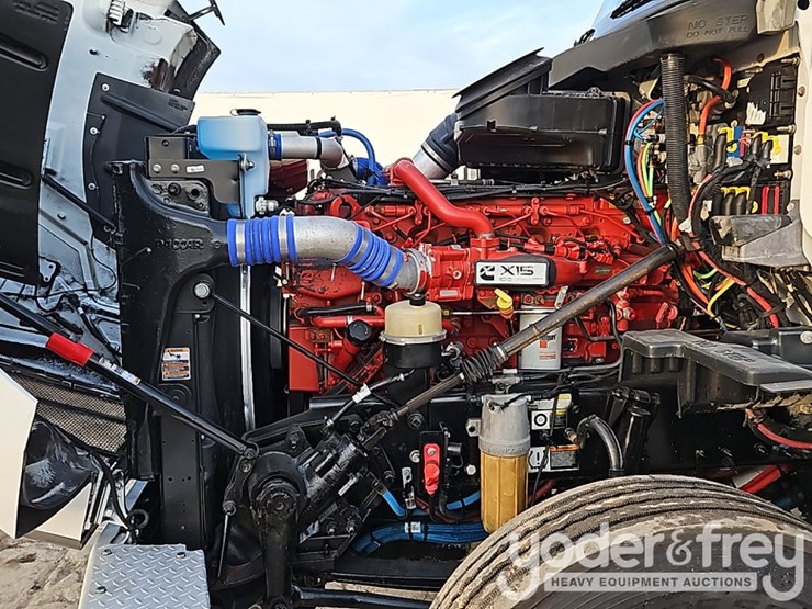 2020-peterbilt-567-image-24
