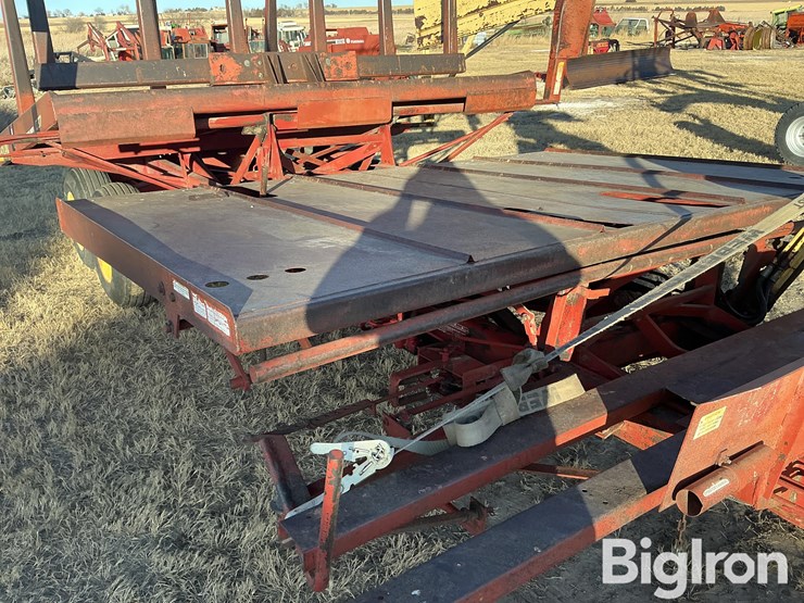 new-holland-1037-image-10