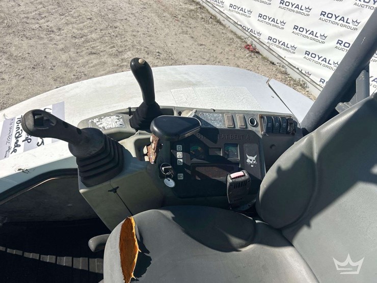 2011-bobcat-e50m-mini-excavator-image-10