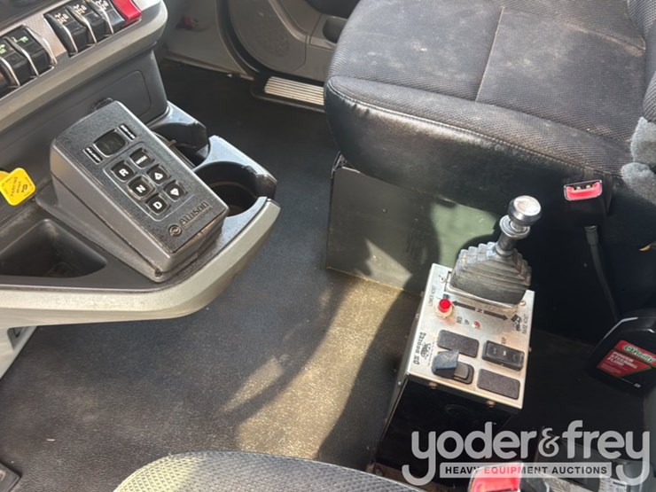 2021-kenworth-t880-image-31