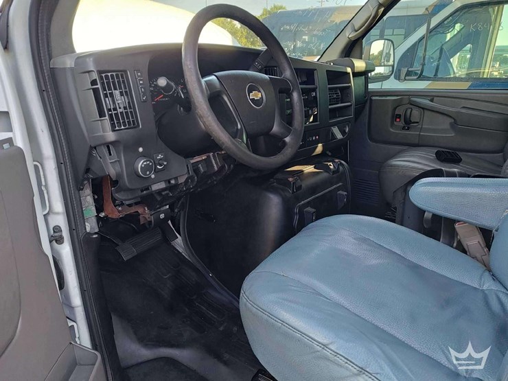 2015-chevrolet-express-2500-image-14