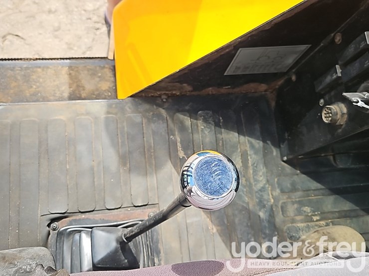 2015-jcb-926-image-33