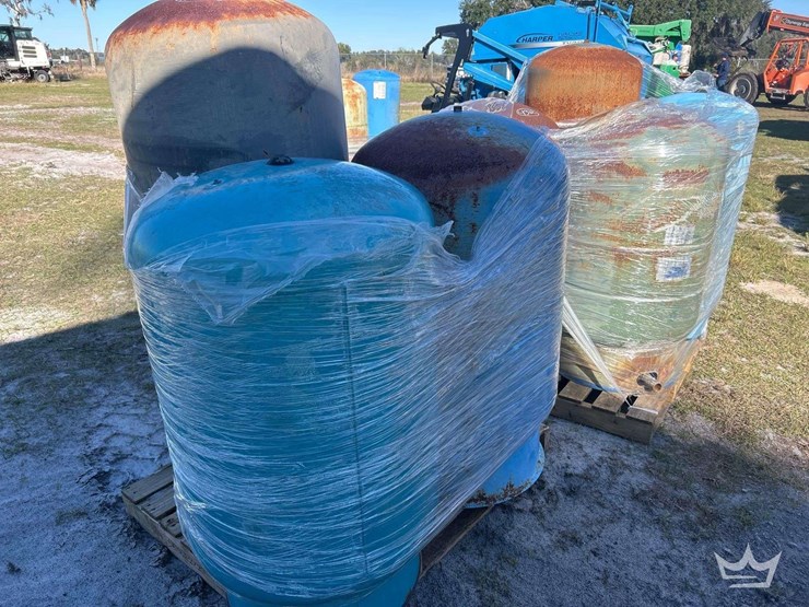 misc-vertical-steel-well-tank-image-4